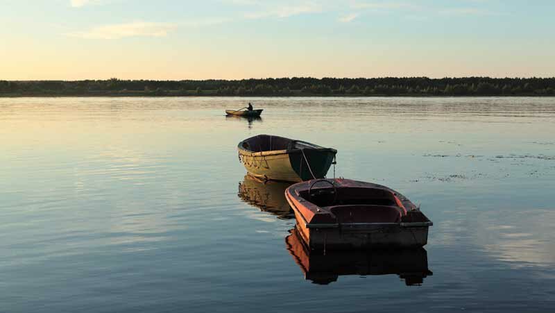 Ловля леща с лодки летом